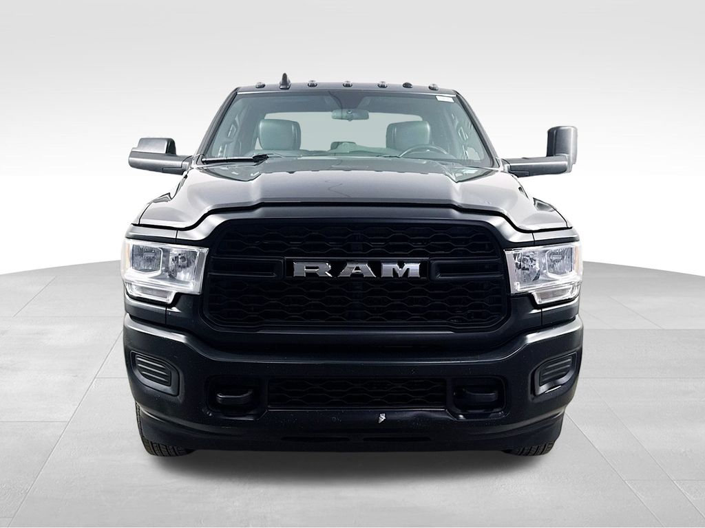 2022 Ram 3500 Tradesman photo 2