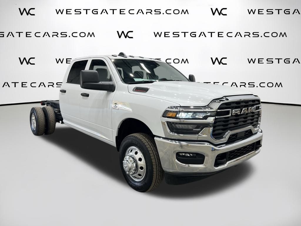 New 2025 Ram 3500 TRADESMAN CREW 4X4 60' CA Pickup