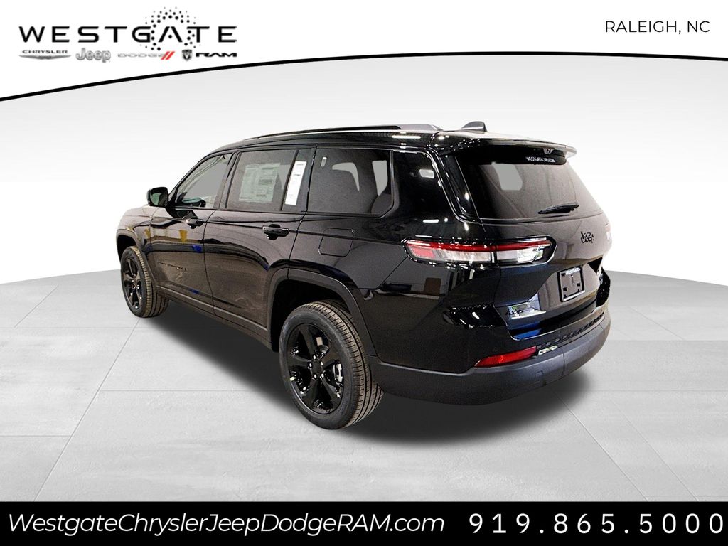 2025 Jeep Grand Cherokee Limited photo 3