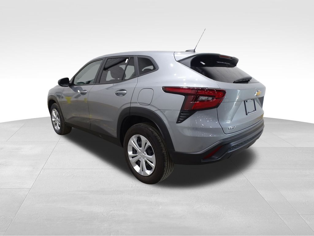 2024 Chevrolet Trax LS photo 3