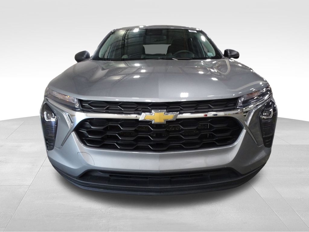 2024 Chevrolet Trax LS photo 2