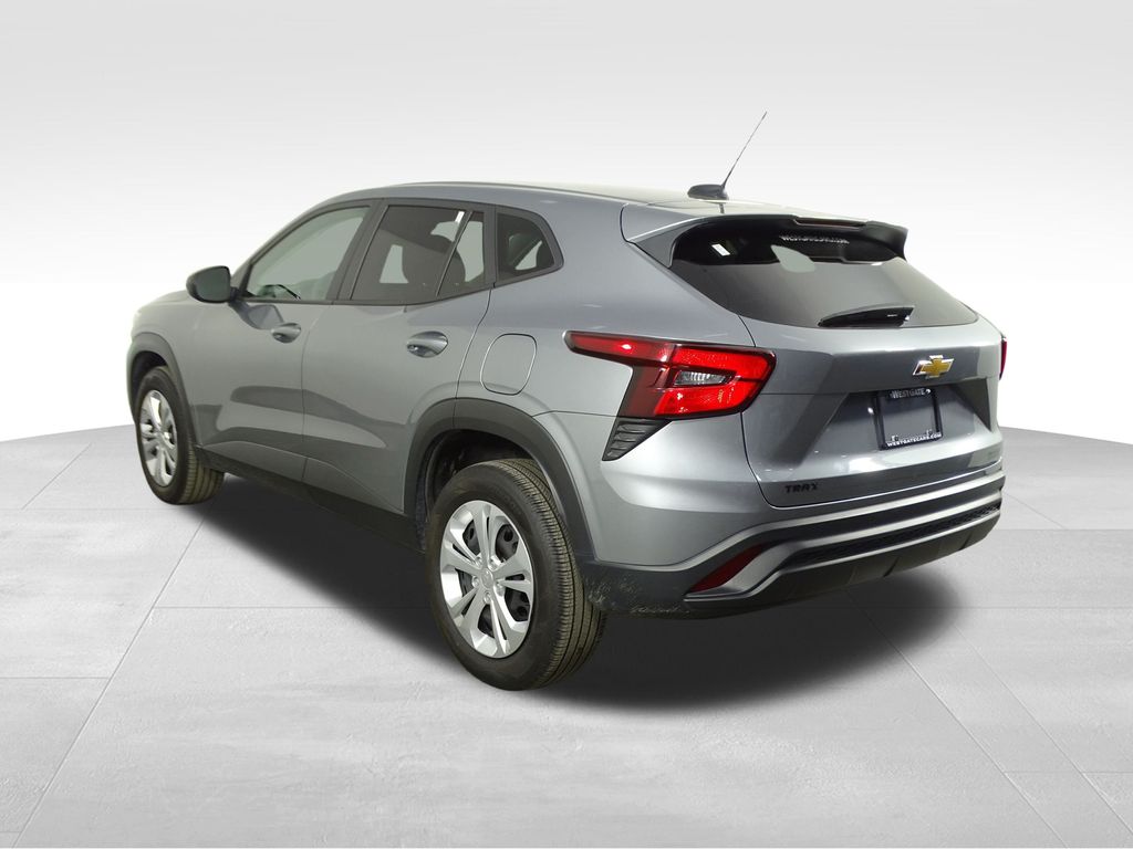 2024 Chevrolet Trax LS photo 3