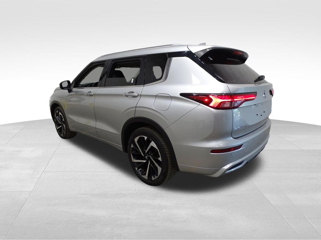 2023 Mitsubishi Outlander SEL photo 3