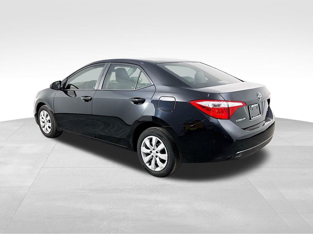 2016 Toyota Corolla LE photo 4