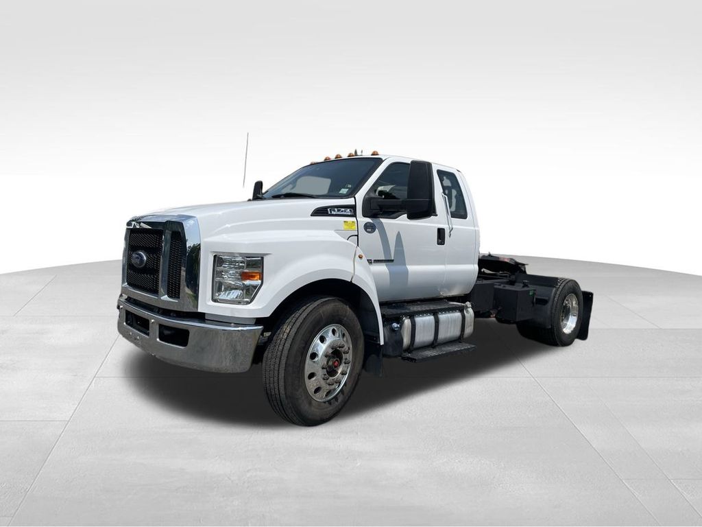 2019 Ford F-750 Base SuperCab photo 3