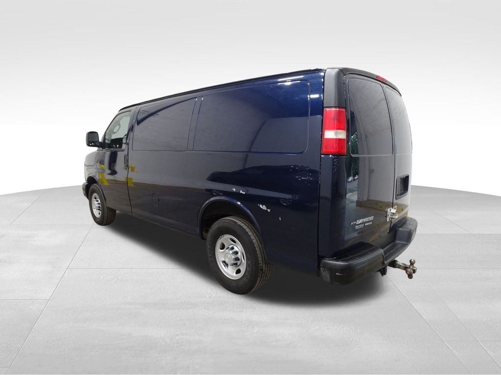 2016 Chevrolet Express 2500 Work Cargo Van photo 3