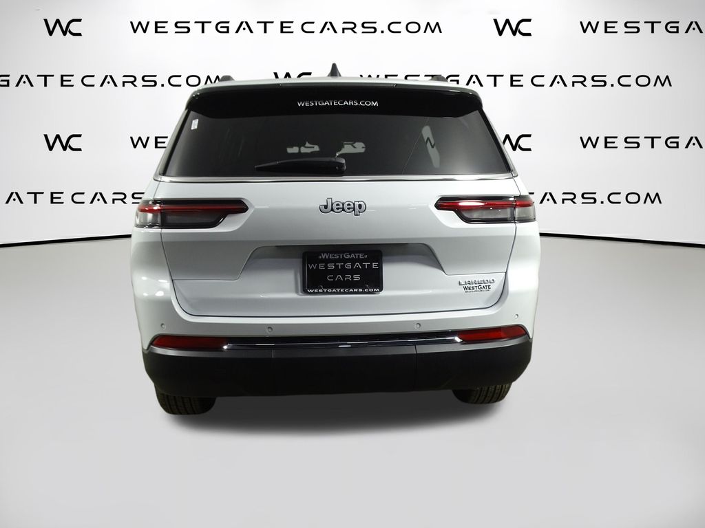 2025 Jeep Grand Cherokee Laredo photo 3