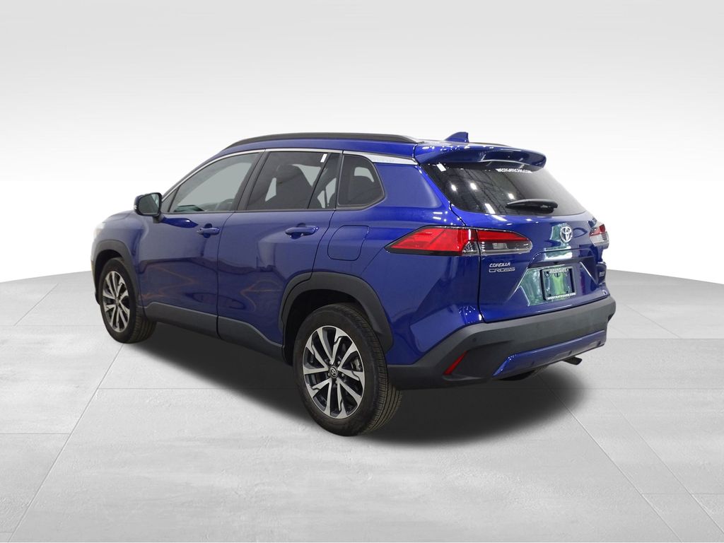 2022 Toyota Corolla Cross XLE photo 3