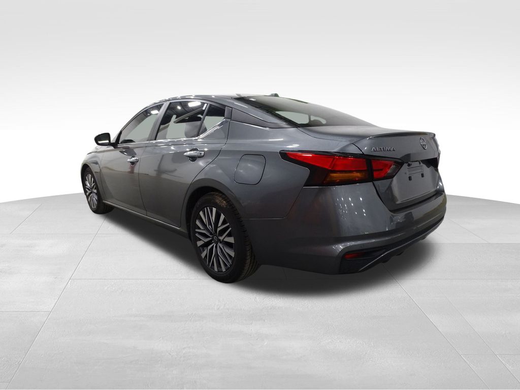 2023 Nissan Altima 2.5 SV photo 3