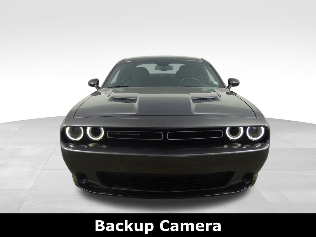 2019 Dodge Challenger SXT photo 2