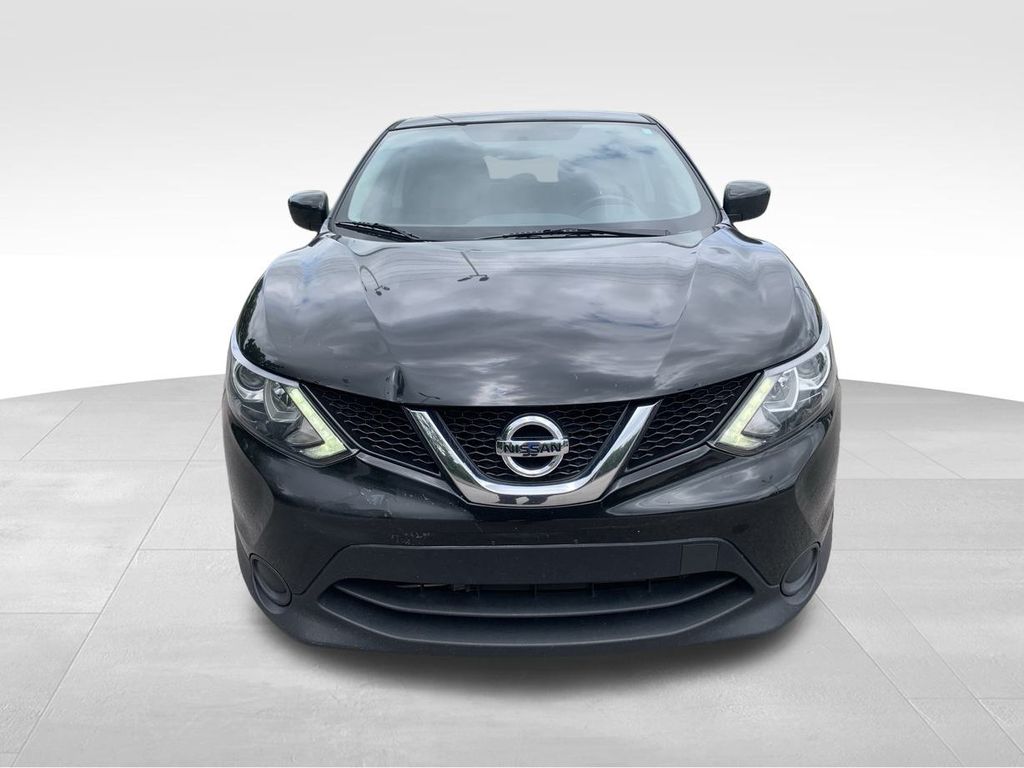 2017 Nissan Rogue Sport S photo 2