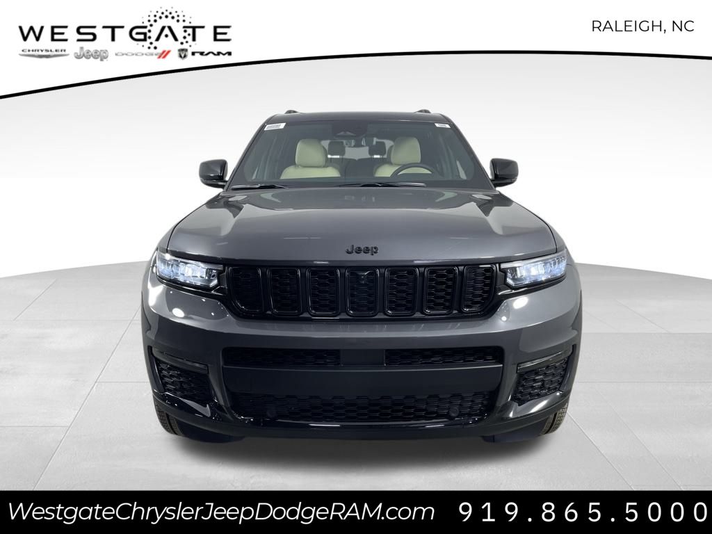 2025 Jeep Grand Cherokee Limited photo 2