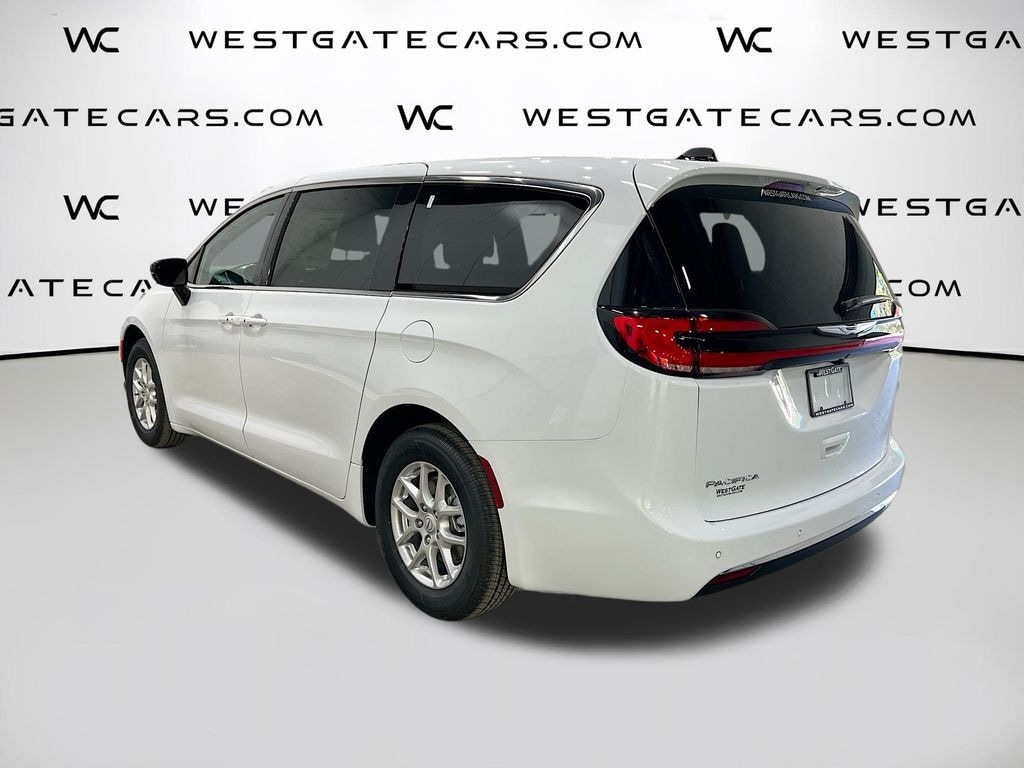 New 2026 Chrysler Pacifica SELECT Passenger Van