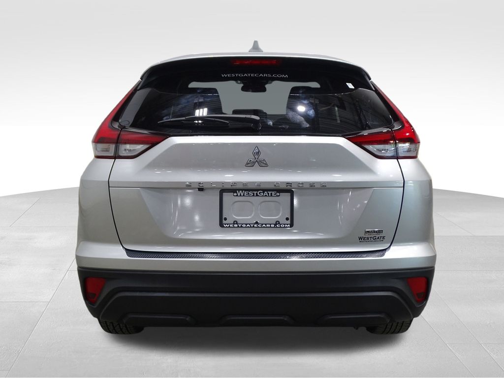 2023 Mitsubishi Eclipse Cross LE photo 4