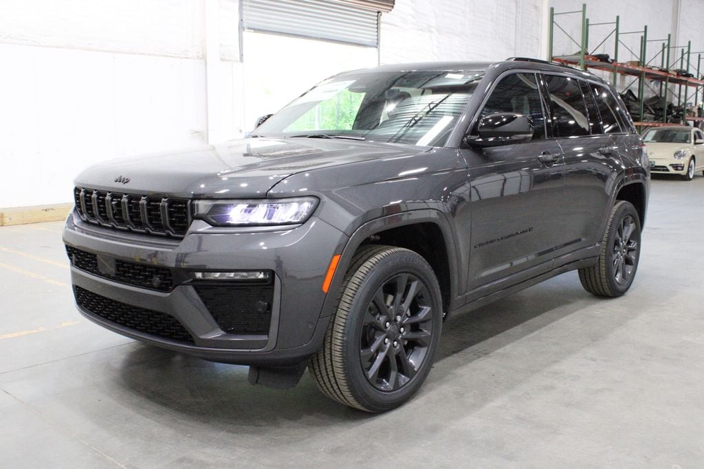 2026 Jeep Grand Cherokee Limited Reserve 4x4's photo