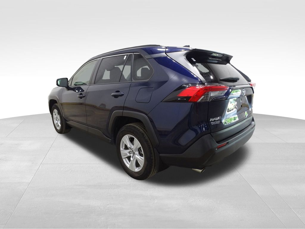 2019 Toyota RAV4 XLE photo 4
