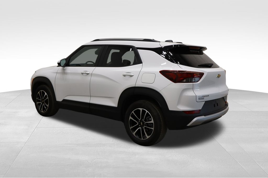 2024 Chevrolet Trailblazer LT photo 3