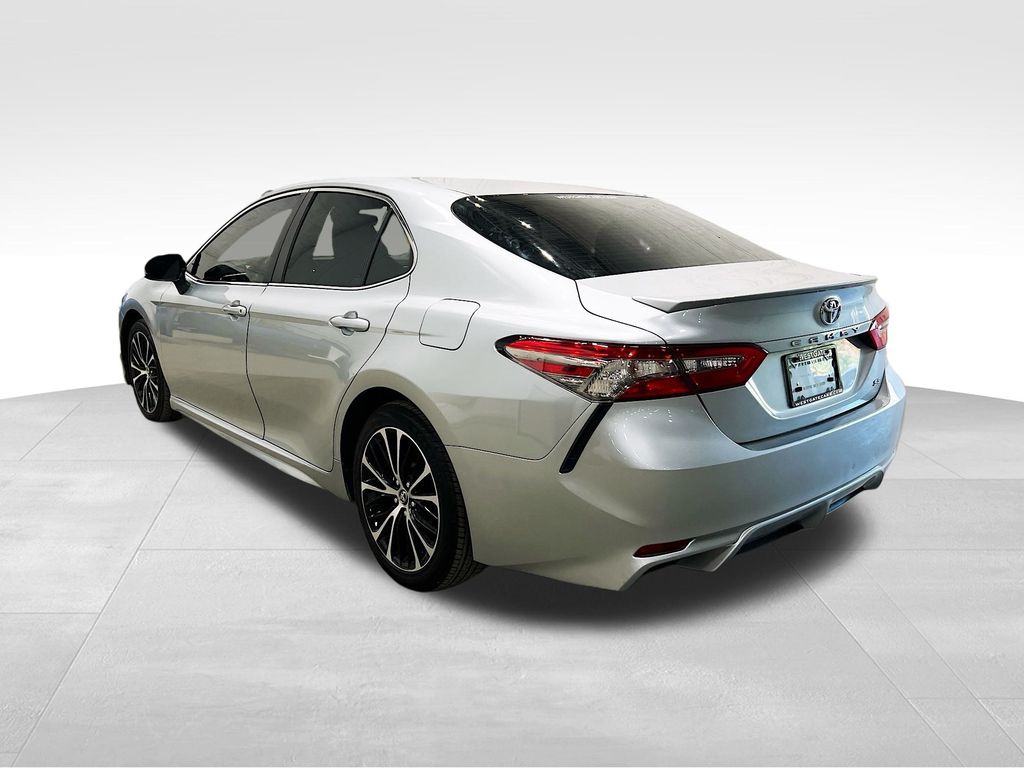 2018 Toyota Camry SE photo 4