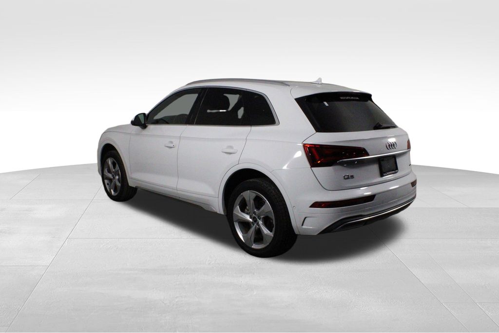 2021 Audi Q5 45 Prestige photo 2