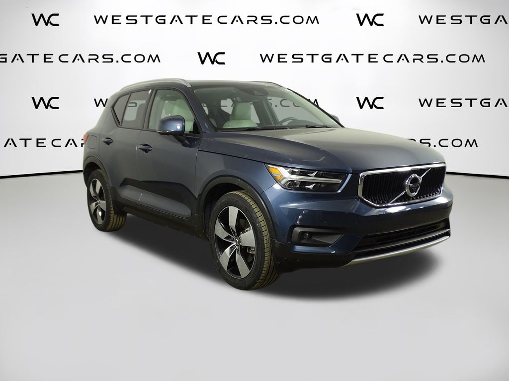 2022 Volvo XC40 Momentum