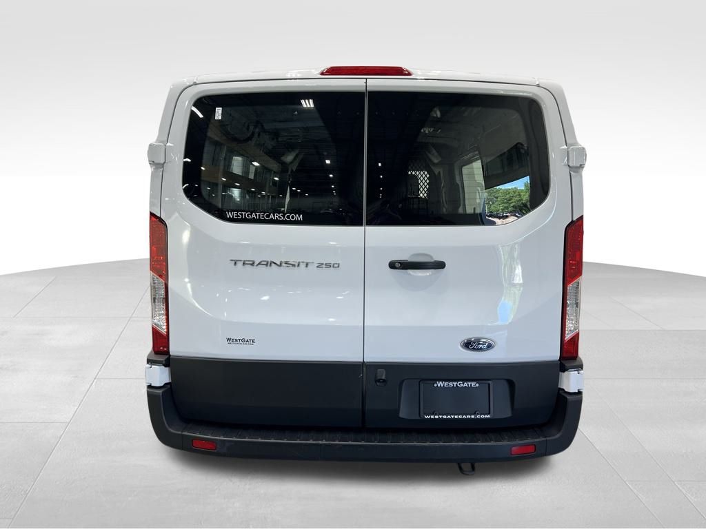 2024 Ford Transit photo 4