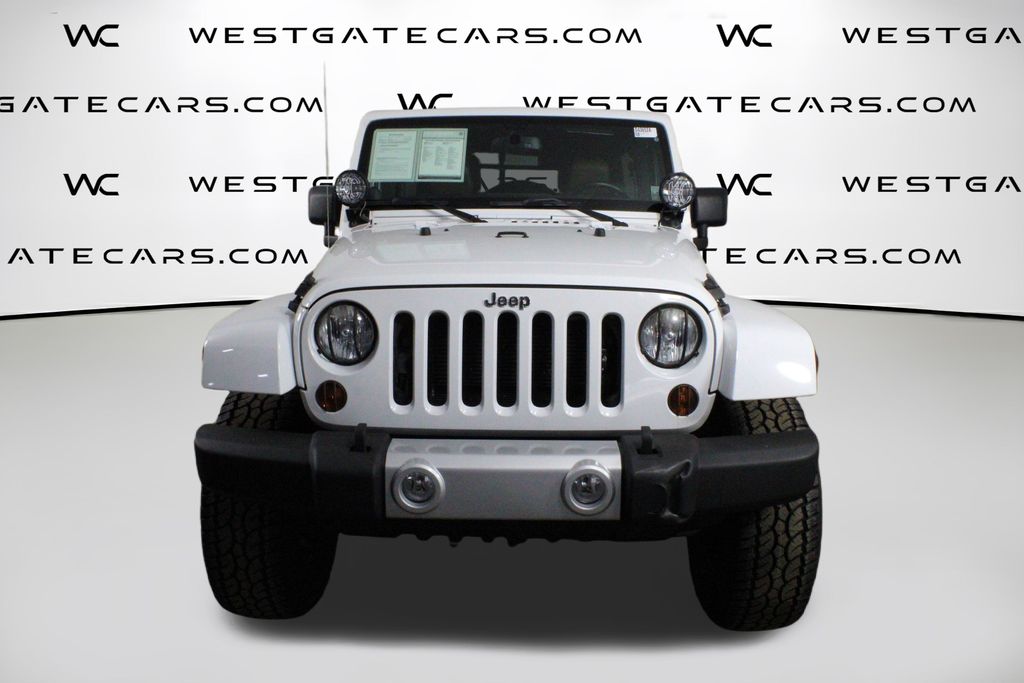 2013 Jeep Wrangler Unlimited Sahara photo 2
