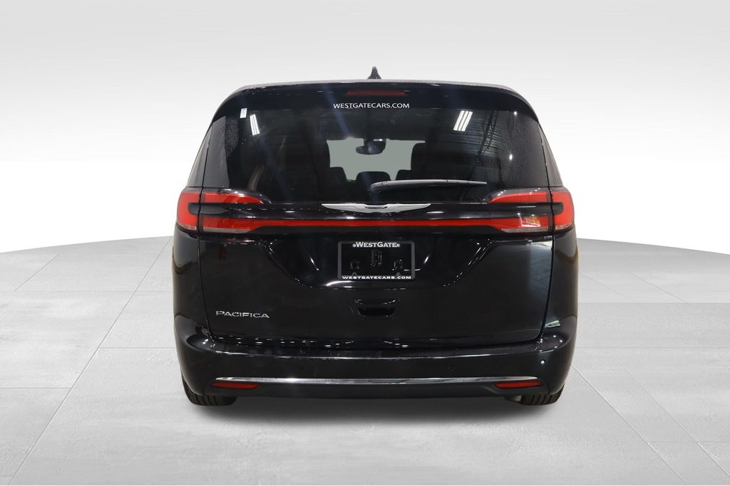 2024 Chrysler Pacifica Touring L photo 4
