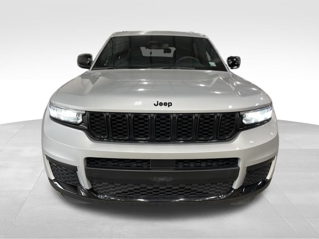 2024 Jeep Grand Cherokee Altitude photo 2