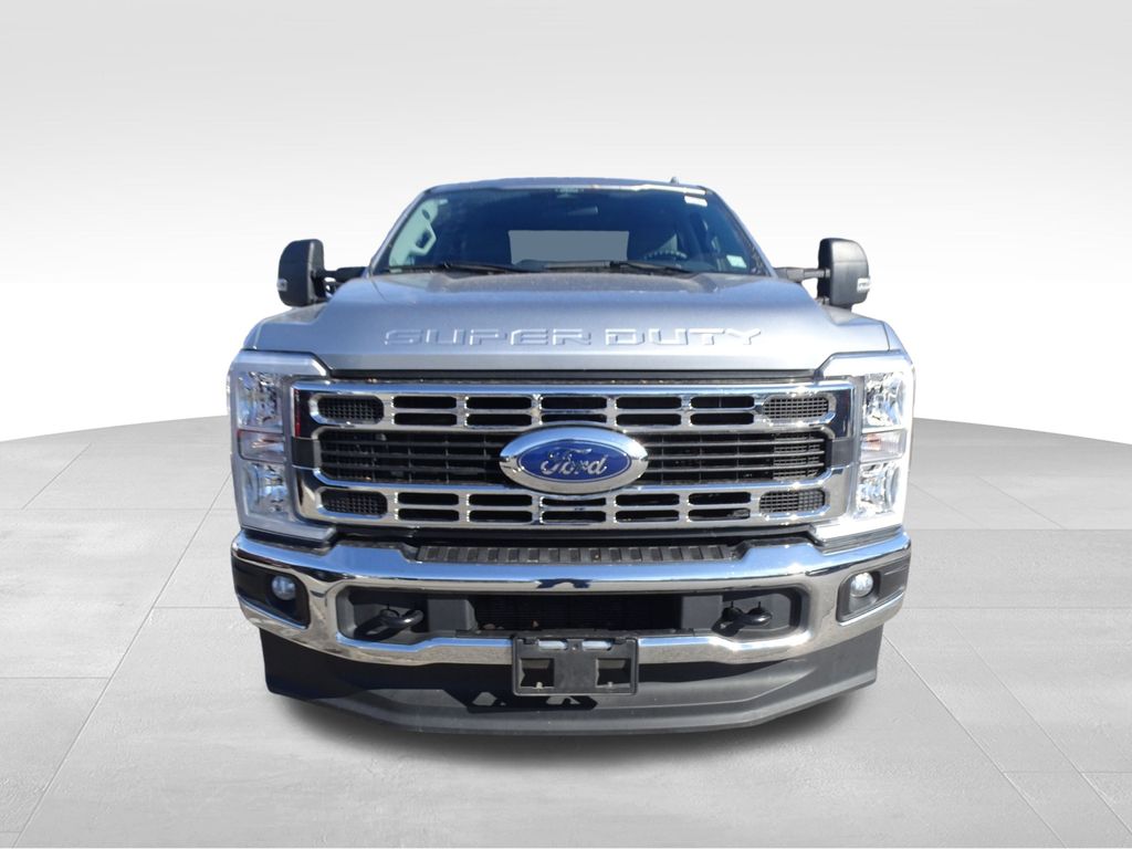 2024 Ford F-350 XLT photo 2