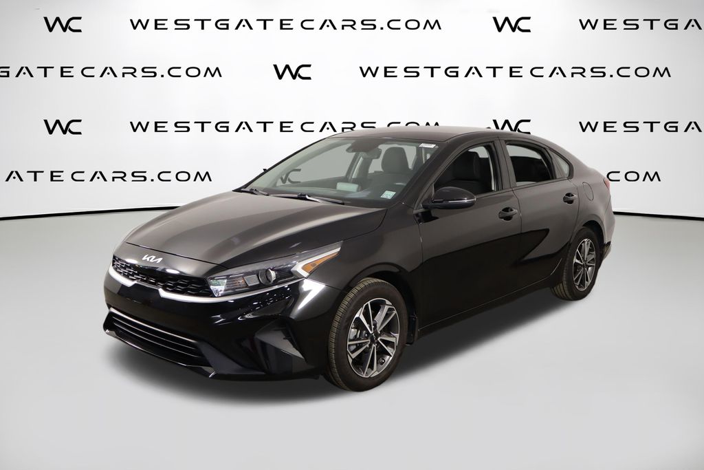 2023 Kia Forte LXS AT's photo