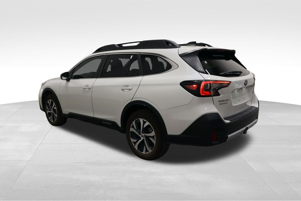 2022 Subaru Outback Limited XT photo 3