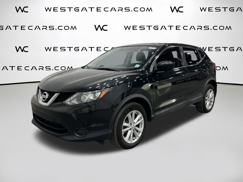 2017 Nissan Rogue Sport S's photo