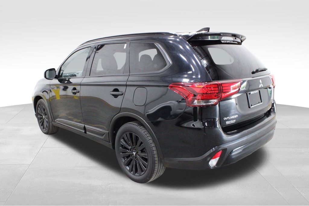 2020 Mitsubishi Outlander SE photo 3