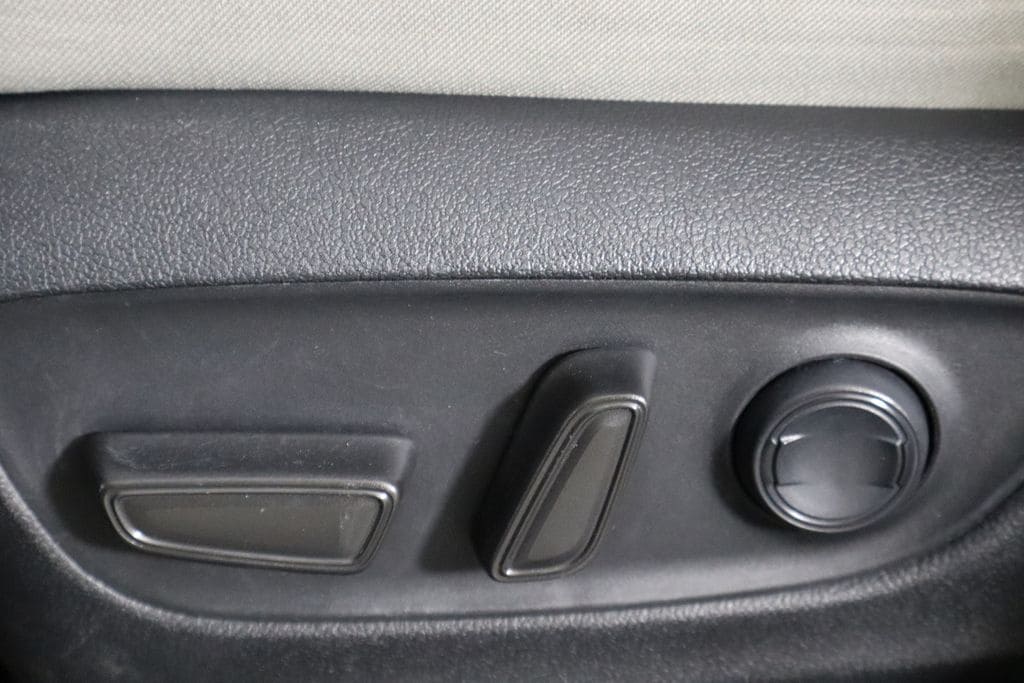 2021 Toyota RAV4 XLE - Photo 23