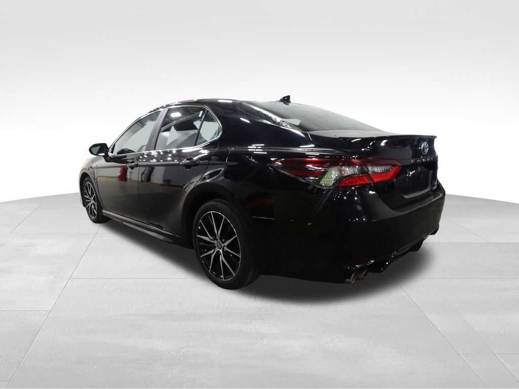 2021 Toyota Camry Hybrid SE photo 3