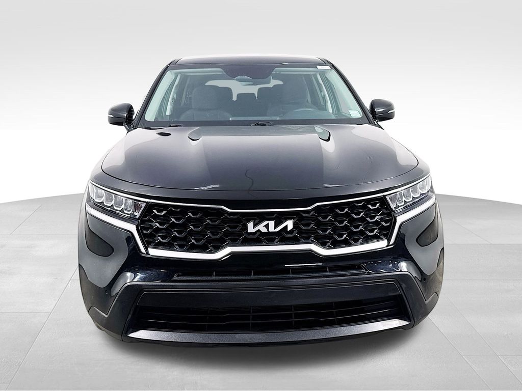 2023 Kia Sorento LX photo 2
