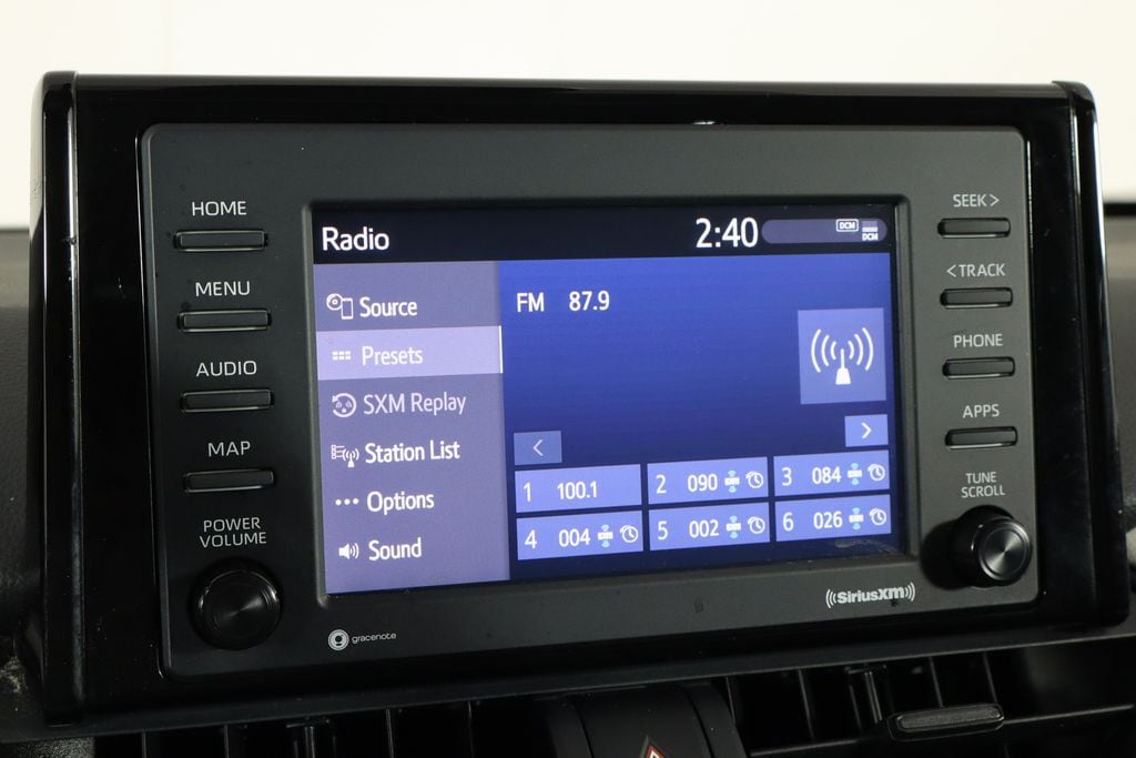 2021 Toyota RAV4 XLE - Photo 30