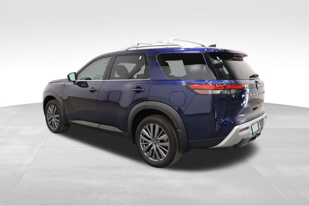 2023 Nissan Pathfinder SL photo 3