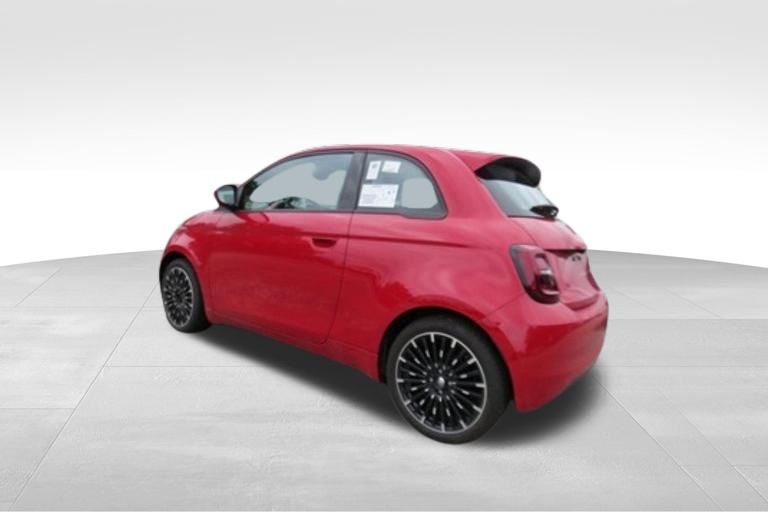 2024 Fiat 500e Red photo 4