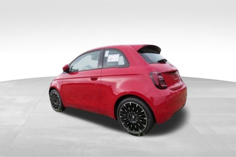 2024 Fiat 500e Red photo 4