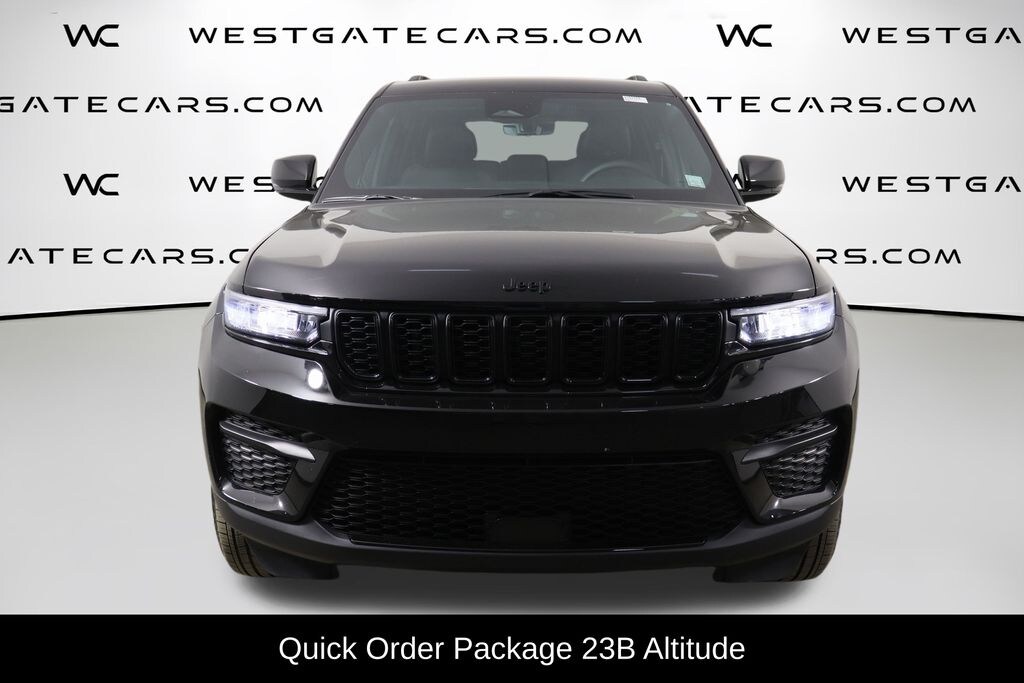 Used 2025 Jeep Grand Cherokee Altitude SUV