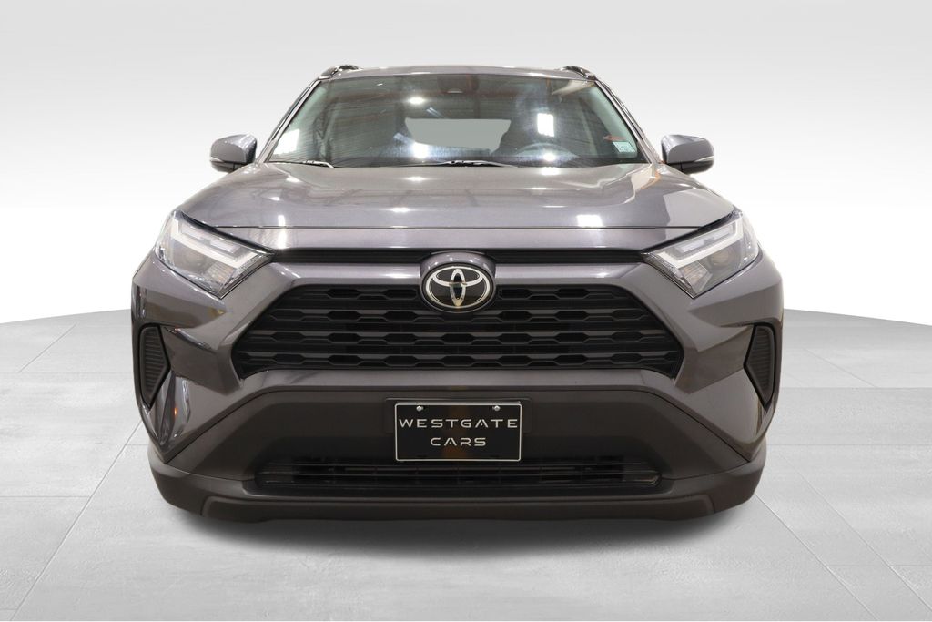 2022 Toyota RAV4 XLE photo 2