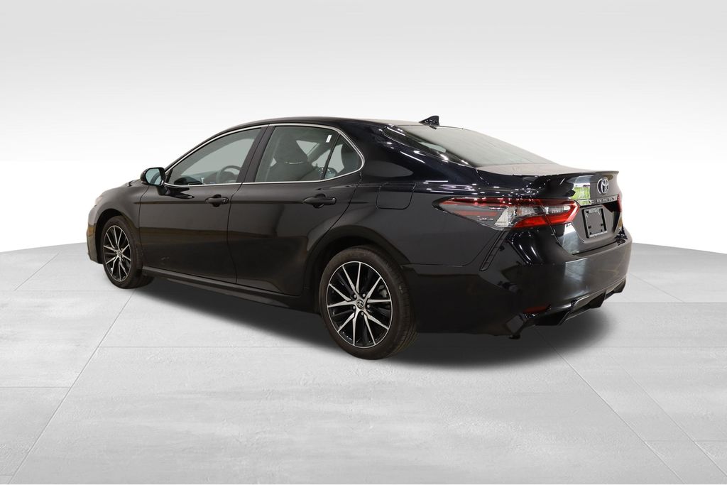 2024 Toyota Camry SE photo 3
