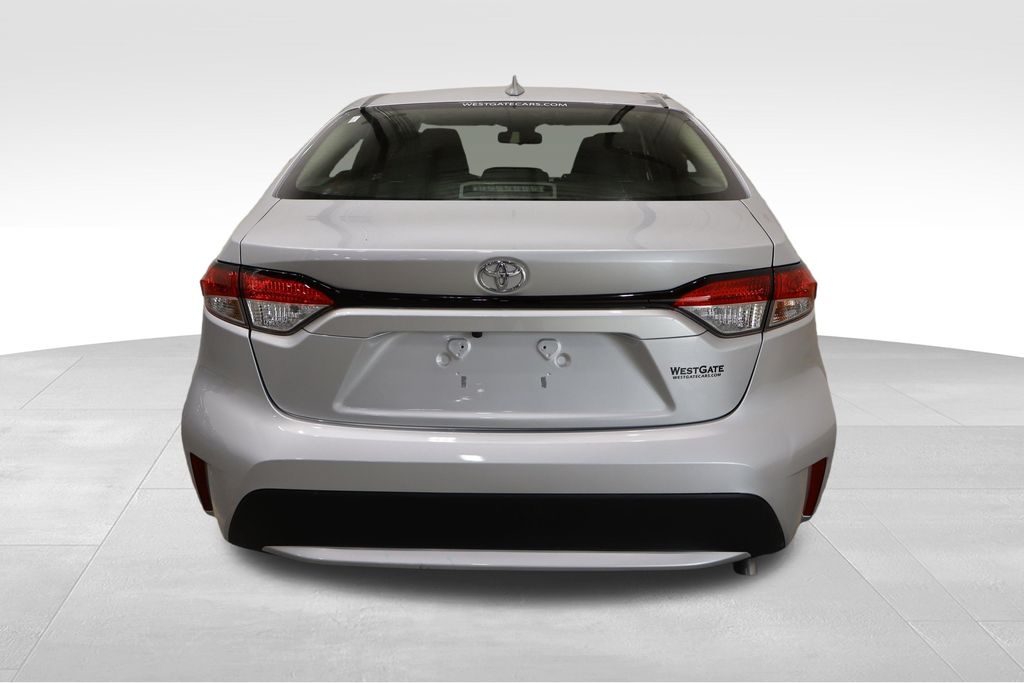 2022 Toyota Corolla LE photo 3