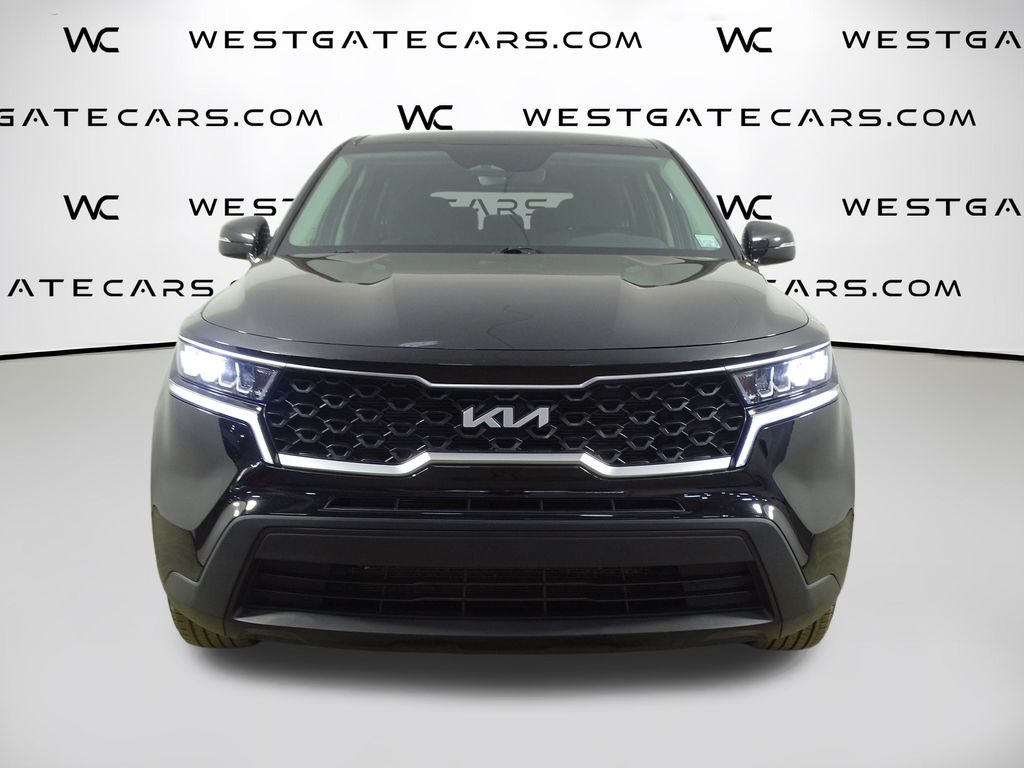 2023 Kia Sorento LX photo 2
