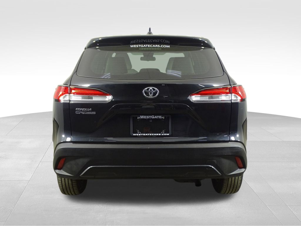 2022 Toyota Corolla Cross L photo 4
