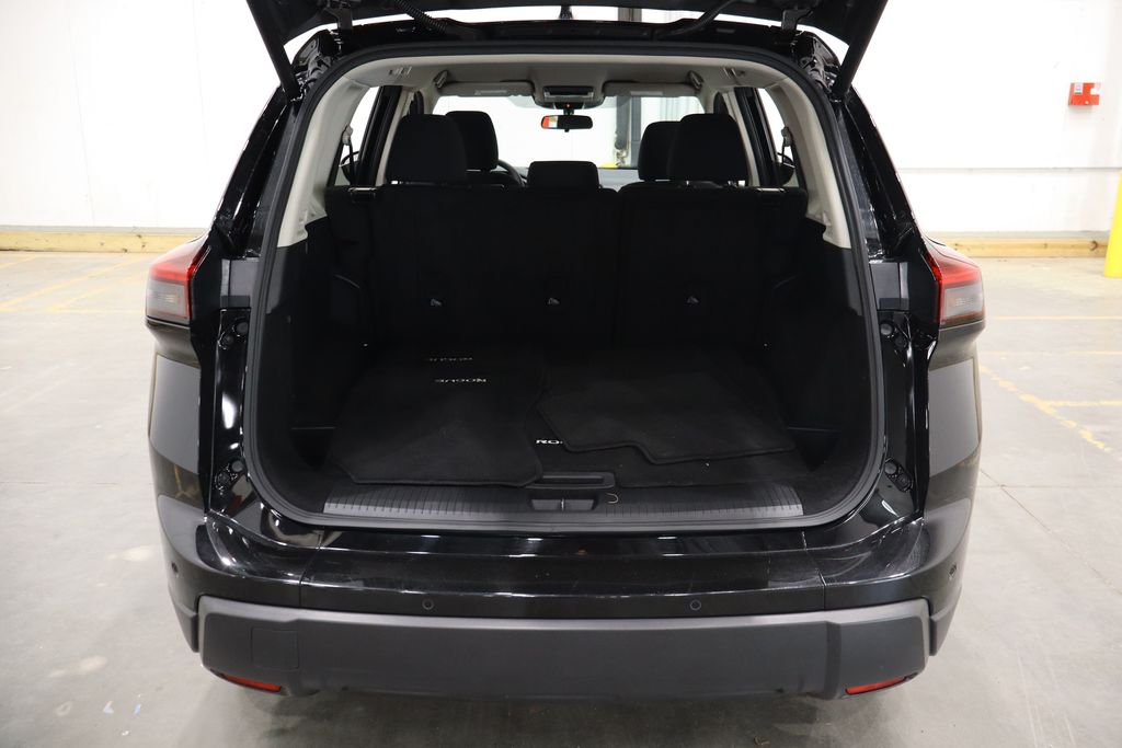 2024 Nissan Rogue SV - Photo 13