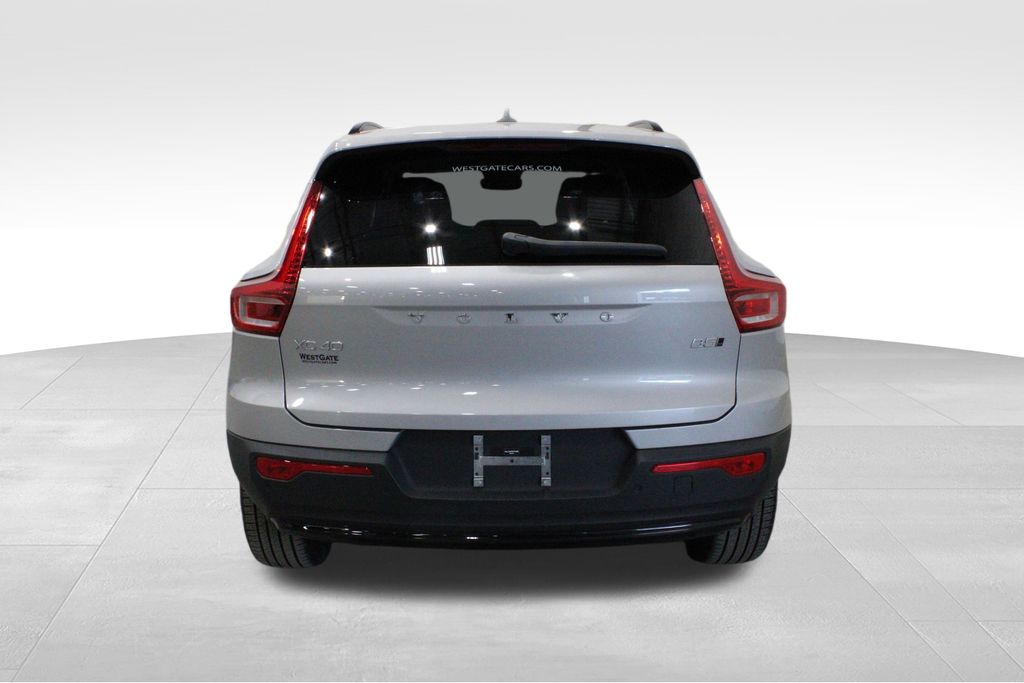 2025 Volvo XC40 Plus photo 4