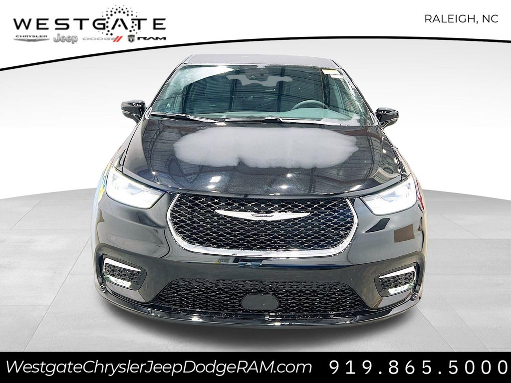 2026 Chrysler Pacifica photo 2