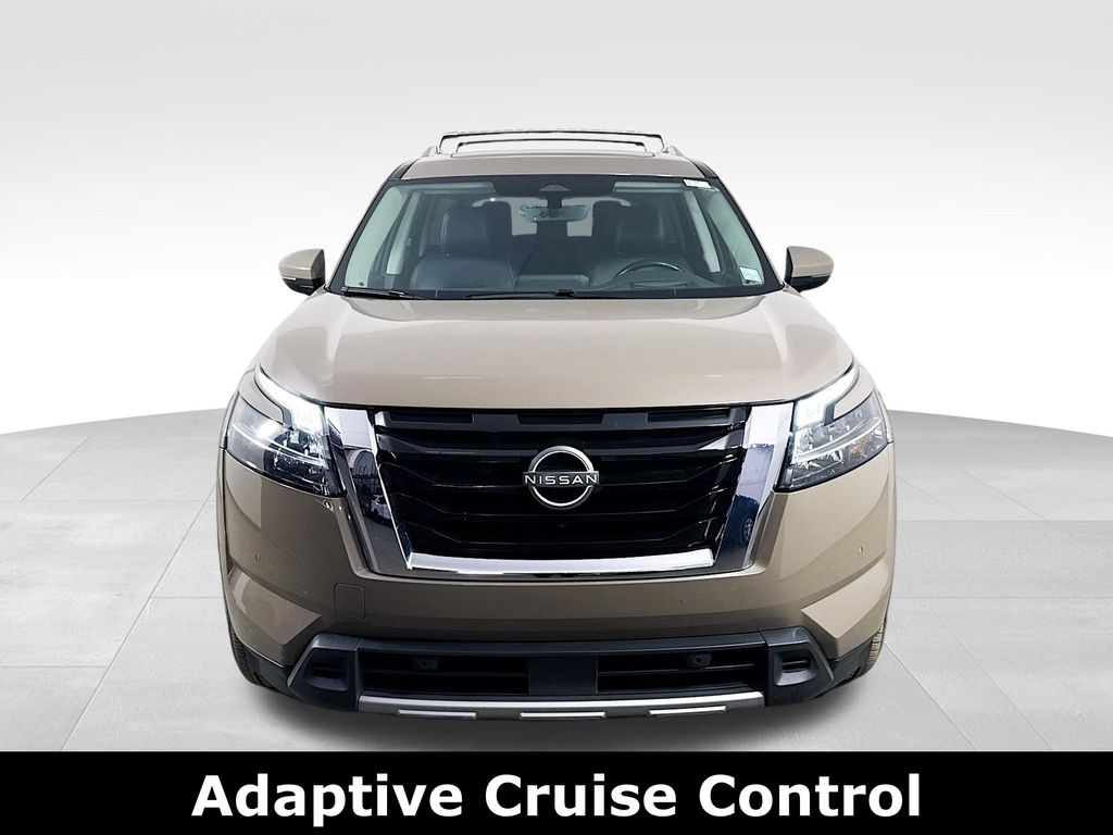 2023 Nissan Pathfinder Platinum photo 2
